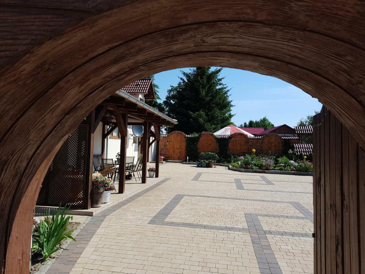 Cudowny Zakatek Z Ogrodem I Basenem Apartment Bukwica  Bagian luar foto